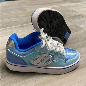 Heelys roller skate shoes LIKE NEW, Y size 6